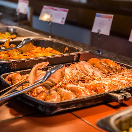 Готель Exagon Park 4*