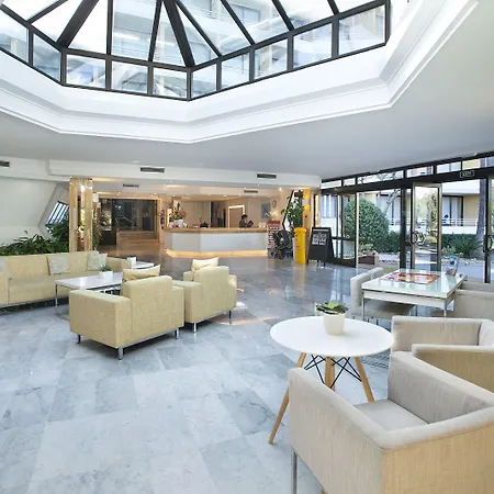 Готель Exagon Park 4*